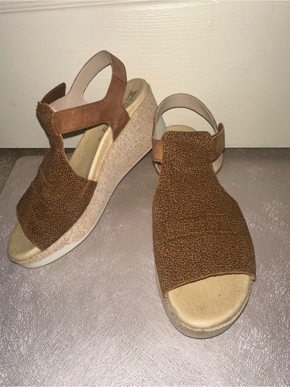 Mephisto Brown Spot Print Wedge Sandals 40 10 summer vacation